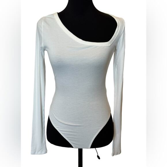 New ~ NAKED WARDROBE  ~ Asymmetrical Neck Ribbed Bodysuit Size Medium - Picture 2 of 6